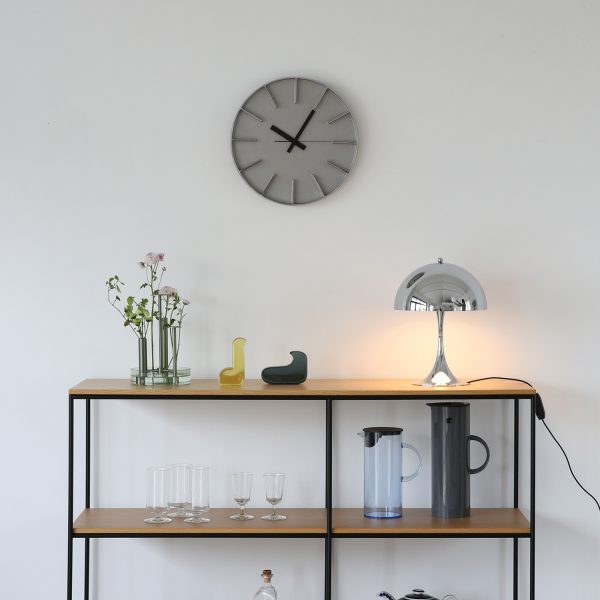 鋳物の質感が魅力的！レムノスの壁掛け時計「Edge Clock（エッジ